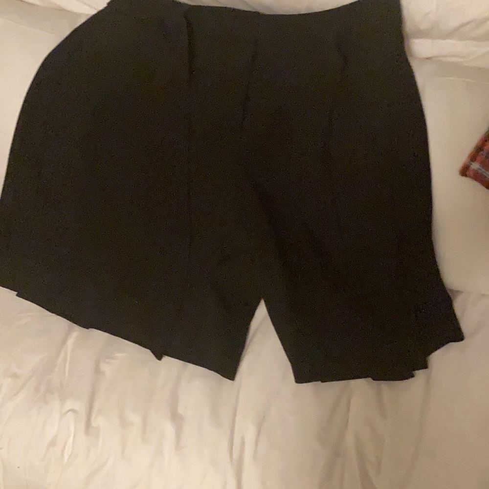 Shorts - Picture 2 of 7